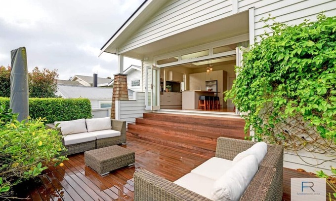 Mount Eden House | Grand Mount Eden Villa