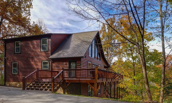 Cherokee Cabin | Unforgettable Grand Mountain Views Cabin with Hot Tub & Casino