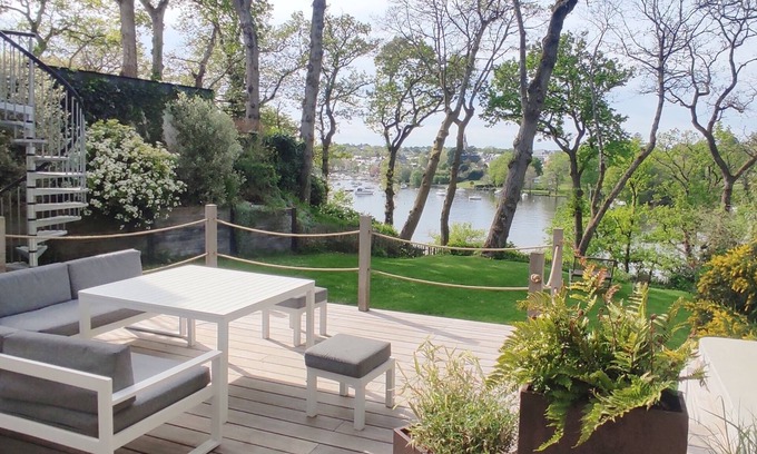 Suce-sur-Erdre House | Elegant "Nid de L'erdre" with Spa & River Access Awaits