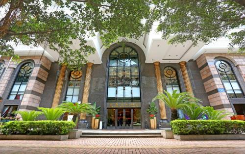 Guangzhou Central Business District Hotel | Discover Grand Palace Hotel: 4-Star Family-Friendly Retreat