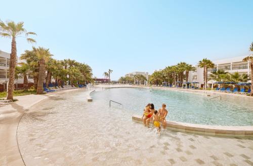 Sant Jordi de Ses Salines Hotel | Experience Grand Palladium Palace Ibiza Resort & Spa