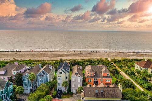 Isle of Palms House | Grand Pavilion 15: Oceanfront Retreat with Pool Access