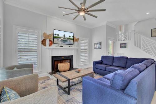 Isle of Palms House | Grand Pavilion 31: Family Retreat with Pool & Hot Tub Access