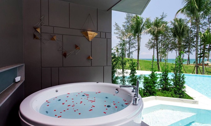 Khuekkhak Resort | Inviting Pool Access with Jacuzzi & Seaview Retreat