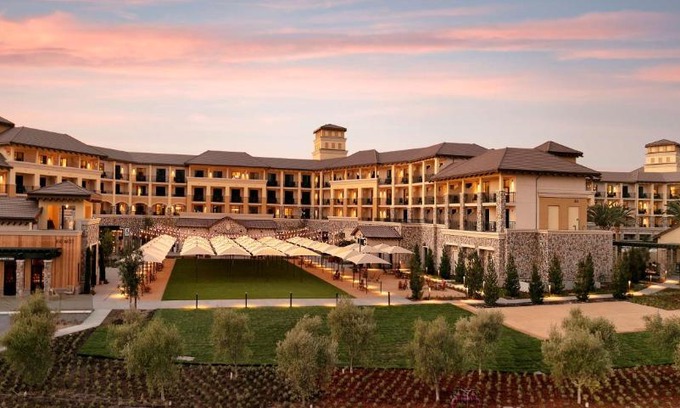 Napa Hotel | Discover Grand Reserve at The Meritage: Oceanfront Retreat