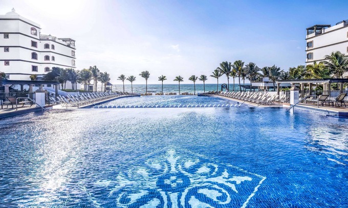 Puerto Morelos Hotel | Elegant Grand Residences Riviera Cancún with Ocean Views