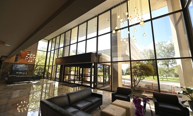 Mount Laurel Hotel | Discover Grand Resort Hotel: Pool, Spa & Family Amenities