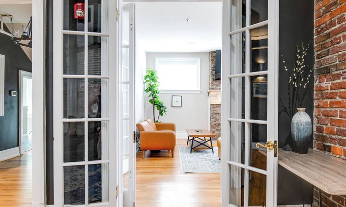 Museum District House | Unforgettable Grand Retreat with VMFA Views for Groups