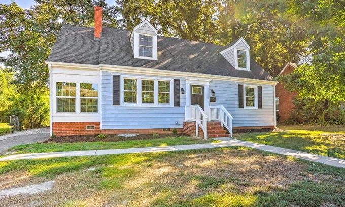 Lakeside House | Grand Richmond Home: Ideal Location with Breathtaking Views