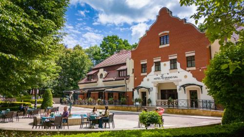 Wieliczka Hotel | Discover Grand Sal: 4-Star Retreat with Spa & Dining