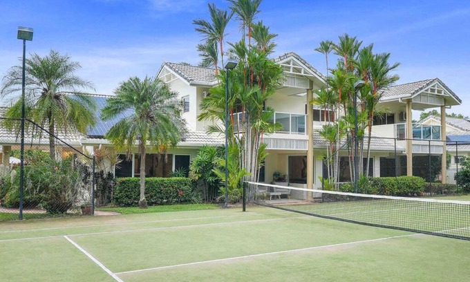 Kewarra Beach Apartment | Exciting Grand Slam Getaway with Tennis and Heated Pool