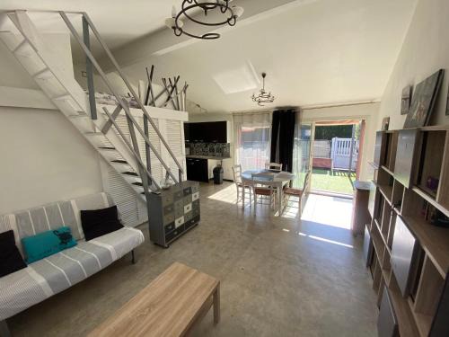 Saint-Marcel-les-Valence Apartment | Cozy Grand Studio with Terrace - Family Friendly Stay