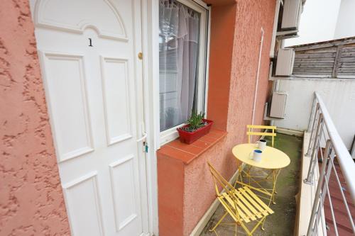 Argeles Plage Apartment | Bright Oceanfront Studio in the Heart of Argeles' Action