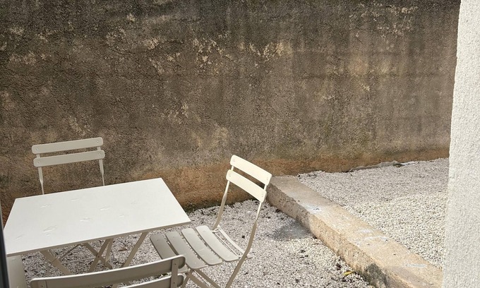 Ollioules Apartment | Peaceful Grand Studio Steps from All Attractions