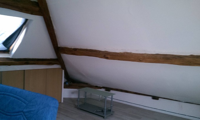 Monchy-Humieres Apartment | Cozy Independent Grand Studio in the Heart of the Village