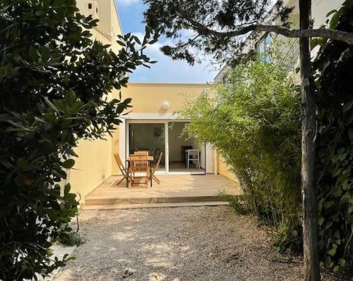 Carry-le-Rouet Apartment | Oceanfront Grand Studio in Carry le Rouet - Guest Rated 9.8