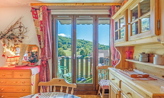 Montclar Apartment | Inviting Grand Studio with Terrace and Stunning Views