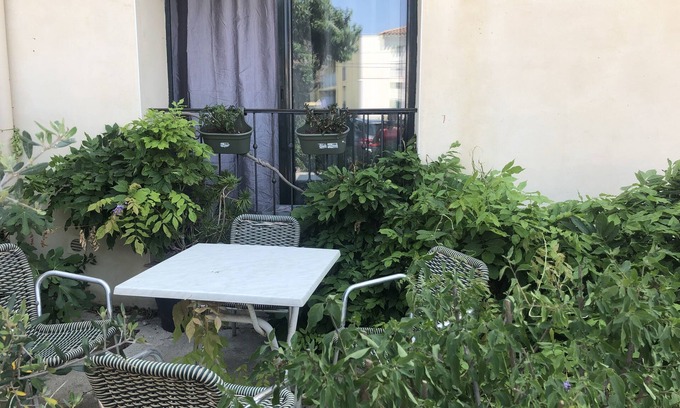 Aigues-Mortes Apartment | Comfortable Grand Studio with Child-Friendly Amenities