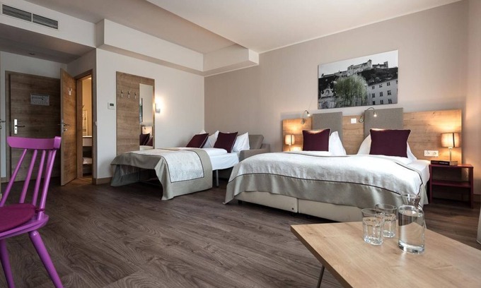 Maxglan House | Elegant Grand Suite at Hotel MAX with Ocean View & Kitchen