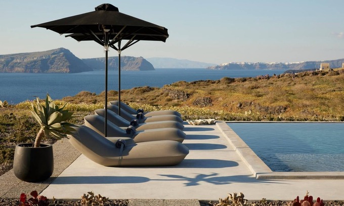Akrotiri House | Grand Suite with Outdoor Heated Jacuzzi