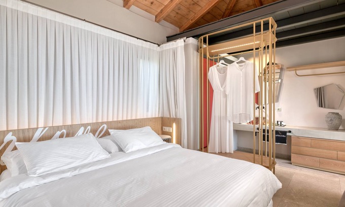 Kavallos Villa | Indulgent Grand Suite with Private Pool & Panoramic Views