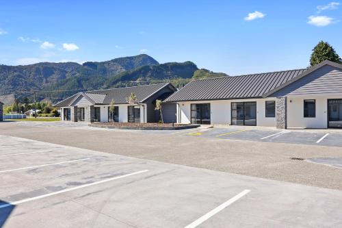 Murchison Hotel | Family-Friendly Grand Suites Murchison - Rated 9/10