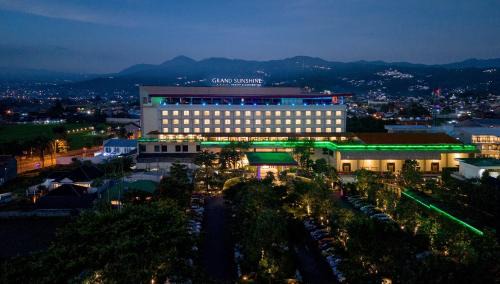 Soreang Hotel | Relax at Grand Sunshine Resort & Convention: Family-Friendly Fun