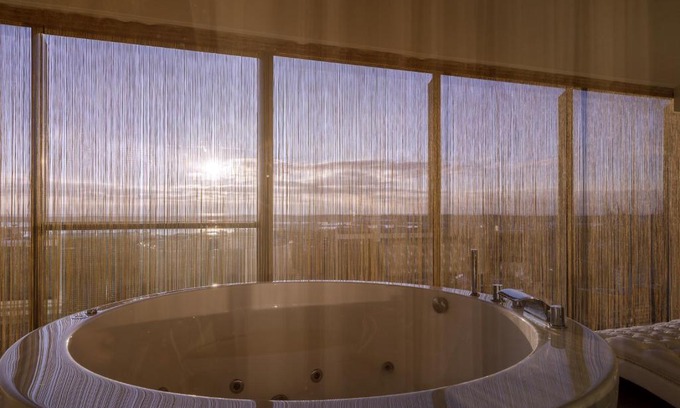 Klaipeda Apartment | Indulge in the Grand Supreme Jacuzzi Apartment Experience