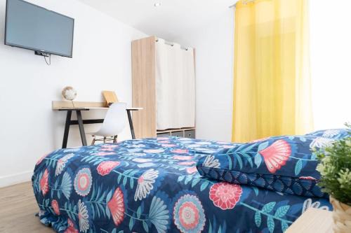 Castres Apartment | Tranquil T1 Bis: Family-Friendly Retreat with Great Reviews