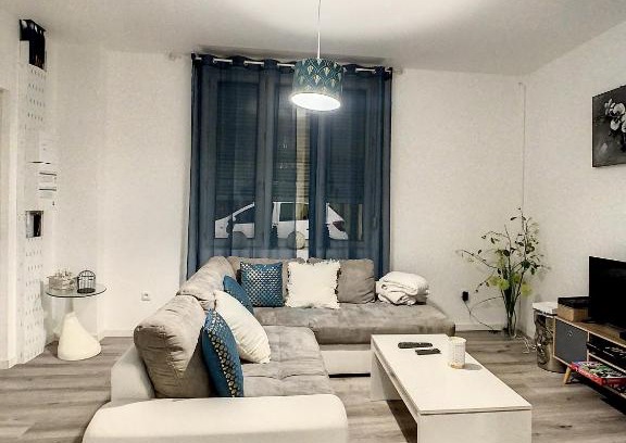 Saint-Quentin Apartment | Cozy Grand T2 with Hot Tub and Terrace for 4 Guests