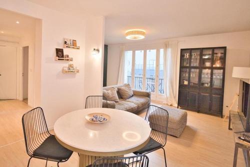 Chateau de l'Hers Apartment | Bright Grand T3 with Scenic Views and Parking Access