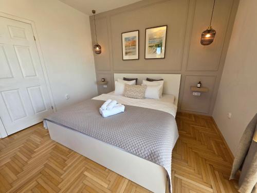 Kissvabhegy Apartment | Grand Terrace Apartment: Ocean View & 9.3 Guest Rating