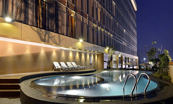 Tanjung Duren Utara Hotel | Discover Grand Tjokro Jakarta: 4-Star Comfort & Dining