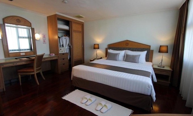 Phaya Thai Hotel | Discover Grand Tower Inn Rama 6 - SHA Extra Plus Stay