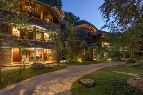 Udawalawa Resort | Explore Grand Udawalawe Safari Resort with Pool and Spa