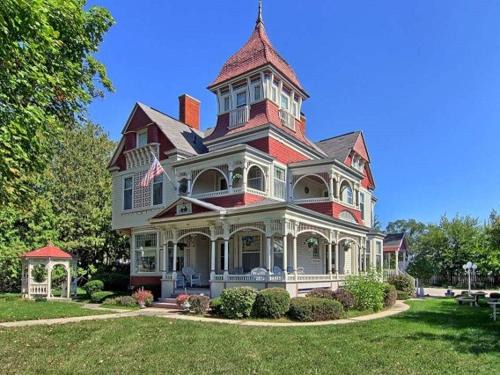 Bellaire Bed & Breakfast | Oceanfront Grand Victorian B&B Inn with Breakfast Included