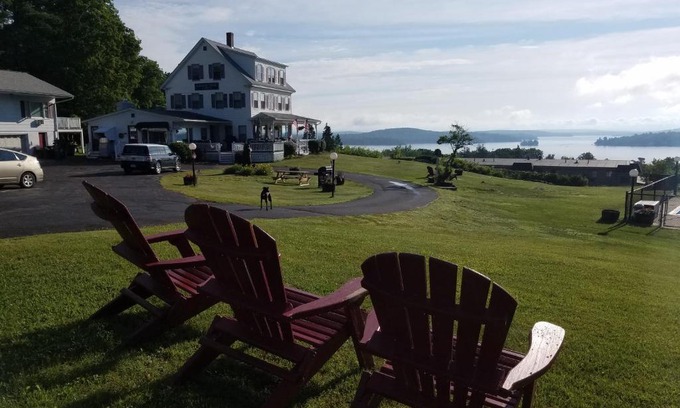 Weirs Beach Hotel | Experience Oceanfront Bliss at Grand View Resort