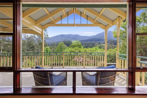 Warburton House | Relaxing Getaway at Grand View with Spa and Sauna