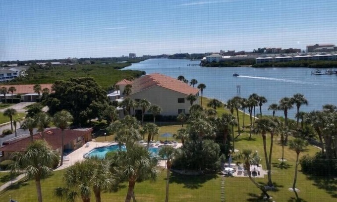 Largo Condo | Serene Waterfront Condo with Grand Views of Intracoastal & Gulf