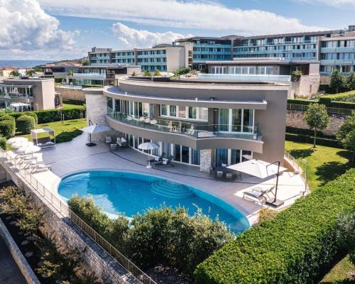 Crveni Vrh Villa | Indulge at Grand Villas Adriatic: Golf & Spa Retreat