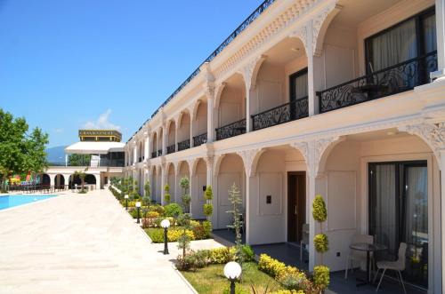 Erdek Hotel | Oceanfront Retreat at Grand Vuslat Erdek with Pool Access