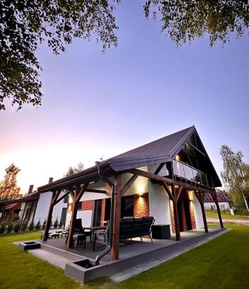Wałcz Villa | Discover Oceanfront Bliss at GrandBytyń House