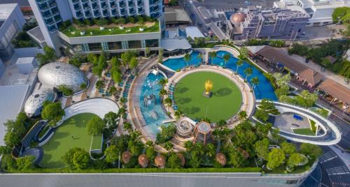 Central Pattaya Hotel | Discover Grande Centre Point Pattaya: 5-Star Oceanfront Escape