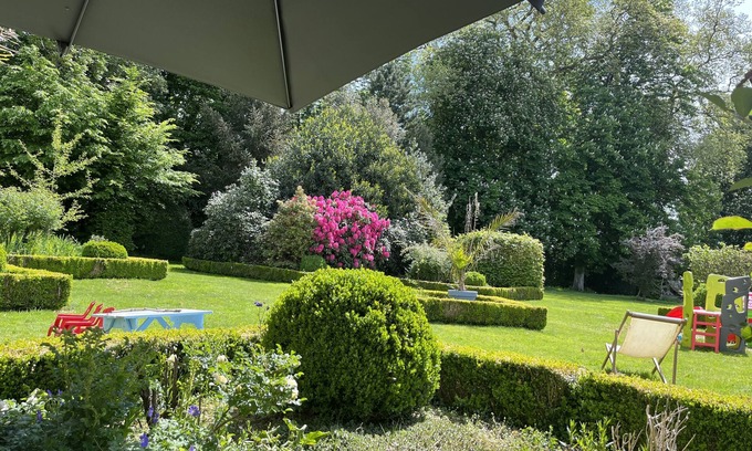 Iffendic House | Idyllic Garden Retreat in a Castle Park with Pool Access
