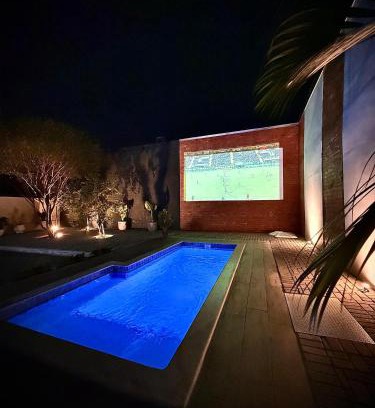 Zona 1 Hotel | Inviting Grande Hotel: Pet-Friendly with Pool & Hot Tub