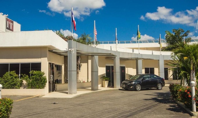 Centro Hotel | Budget-Friendly Grande Hotel Itaguaí with Family Amenities