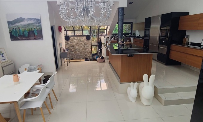Le Perreux-sur-Marne House | Elegant Architect Home Just 20 Minutes from Paris