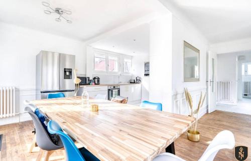 Le Chemin Vert Villa | Spacious 6-Bedroom Grande Maison in Caen for Families