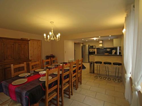 Rehaupal House | Cozy Retreat Near Nature, Perfect for Families & Pets