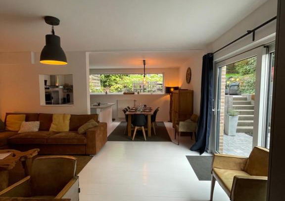 Theux House | Cozy Grande Maison: Family & Pet Friendly Near Spa Francorchamps